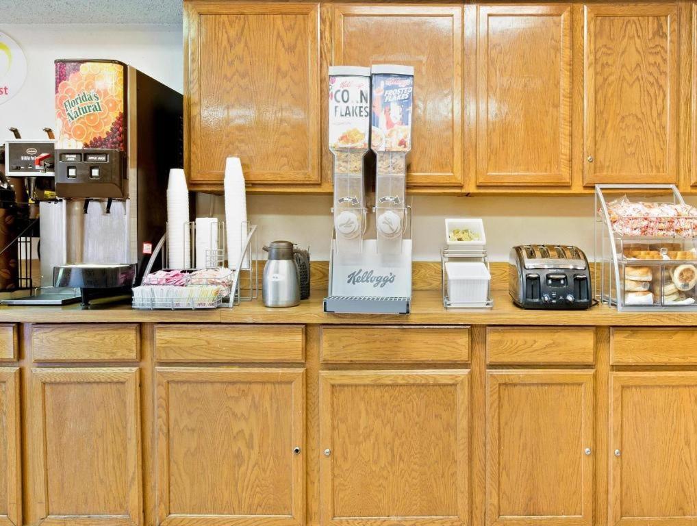 Super 8 By Wyndham Plano/Dallas Area מראה חיצוני תמונה